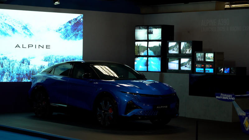 Image of An ambitious CRT TV Wall with 51 synchronised CRT monitors